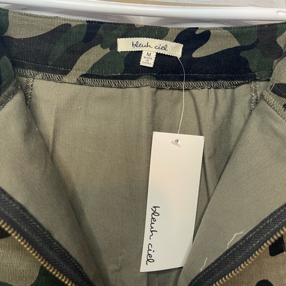 Women's Denim Mini-Skirt - Picture 3 of 4